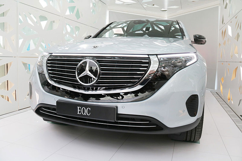 Mercedes-Benz EQC electric-car-robotreporters